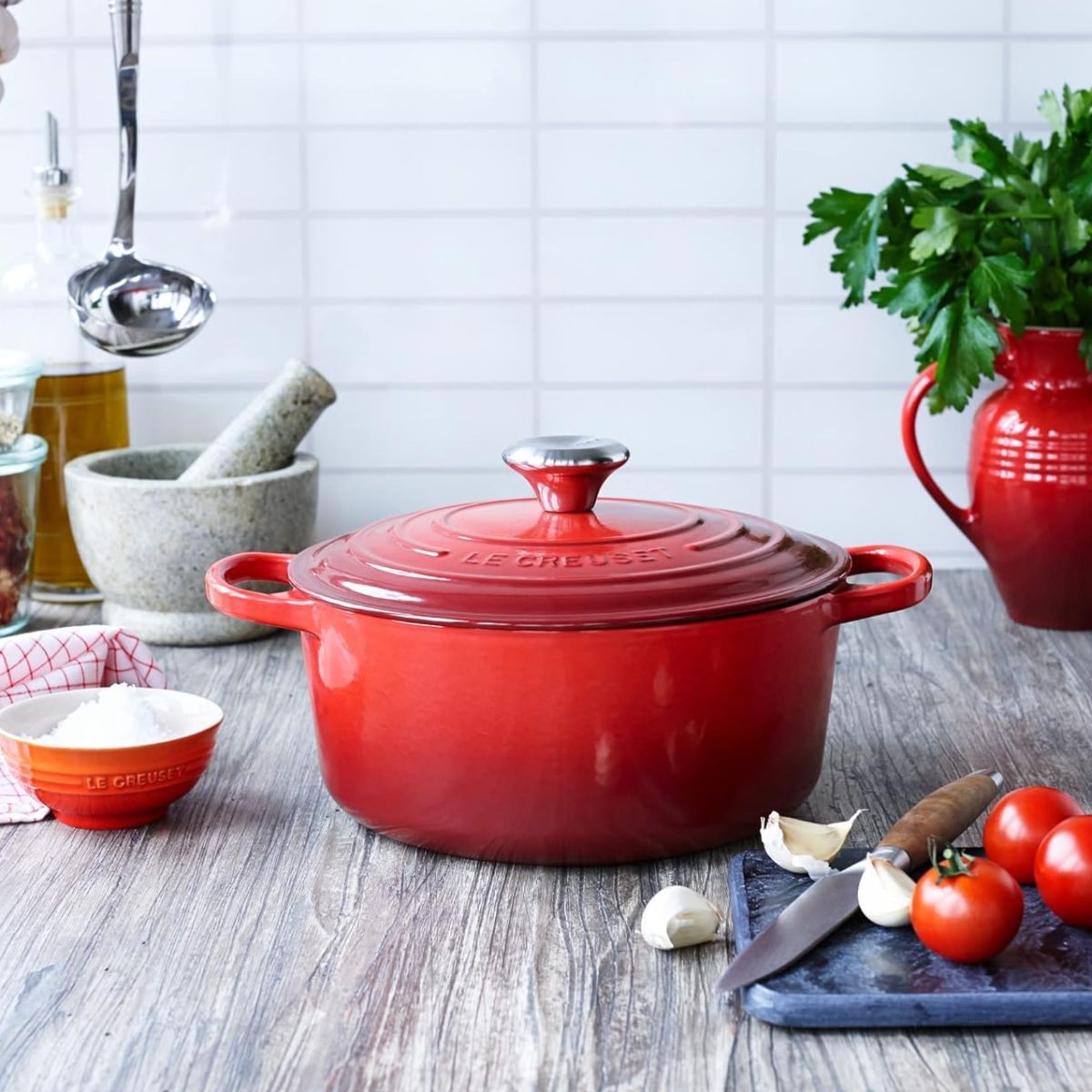 LeCreuset Кастрюля 22л вишневый