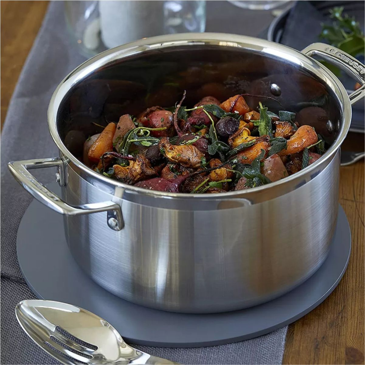 LeCreuset Кастрюля с крышкой 24х13,3см металл