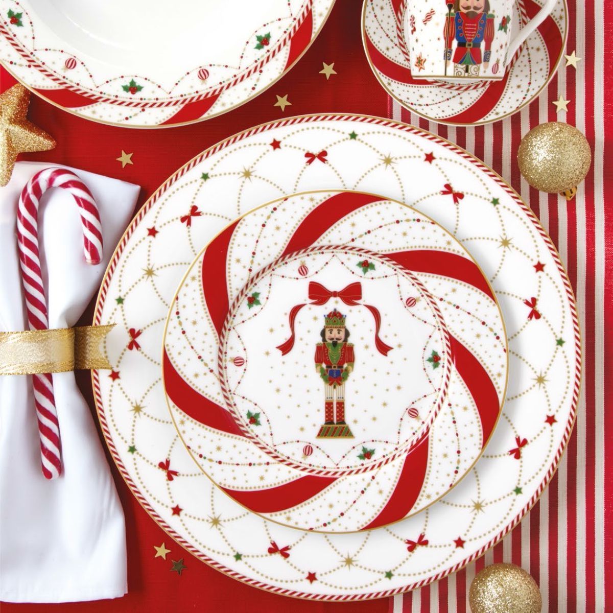 EL Nutcracker Twist Тарелка 19см