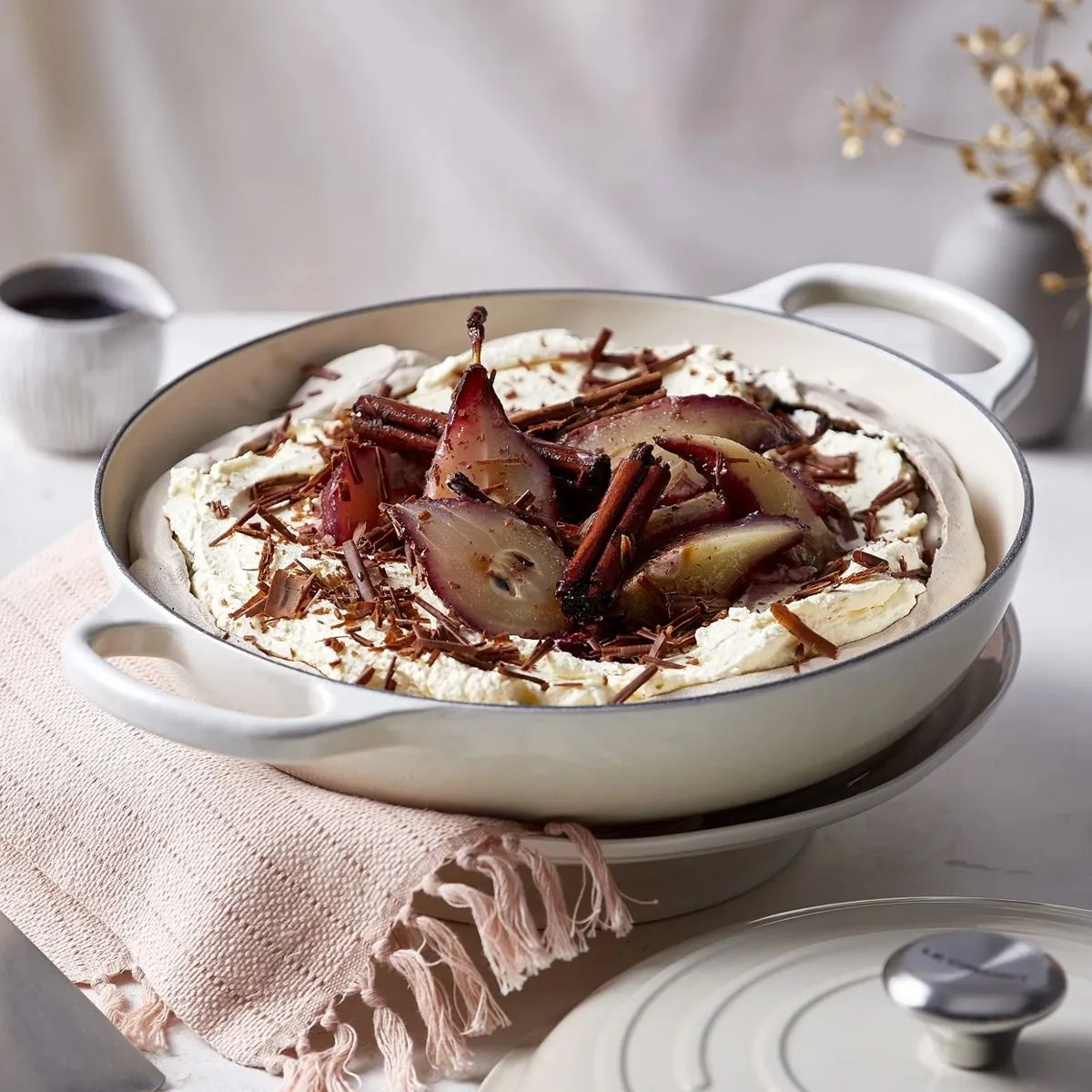 LeCreuset Кастрюля низкая 26см 2,2л меренга