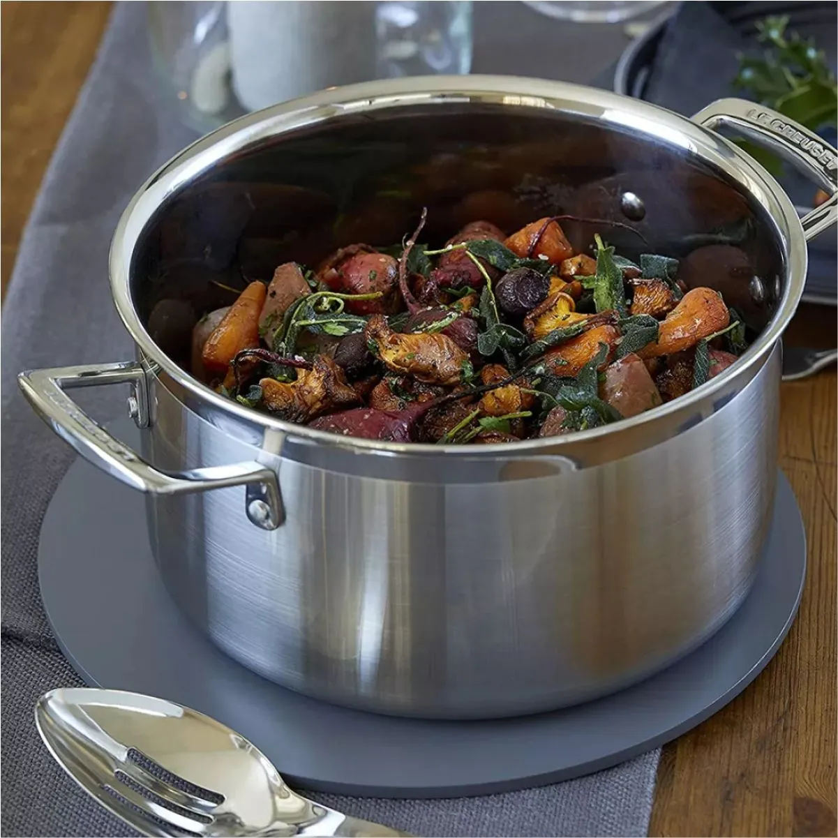 LeCreuset Кастрюля с крышкой 24х13,3см металл
