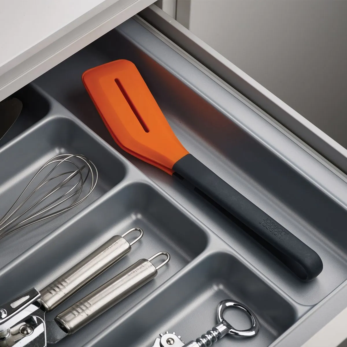Joseph Joseph Щипцы Turner Tongs серые-оранжевые