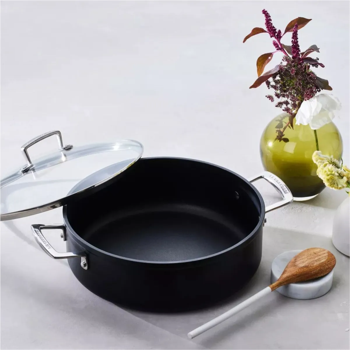 LeCreuset Кастрюля с крышкой 28см 5,4л Non-Stick